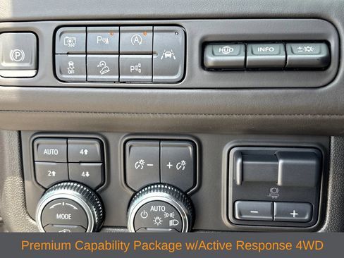 Used 2023 GMC Yukon Denali Ultimate AWD/4WD image 12