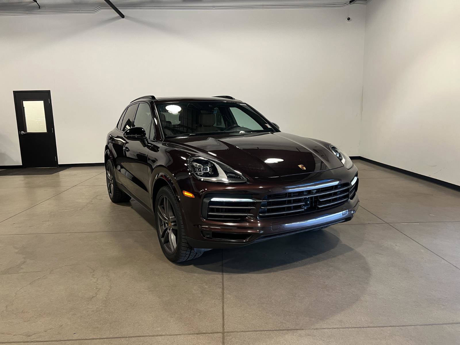 Used 2023 Porsche Cayenne Platinum Edition AWD/4WD image 1