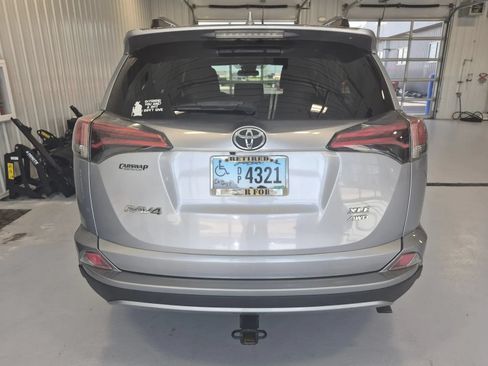 Used 2017 Toyota RAV4 XLE AWD/4WD image 4