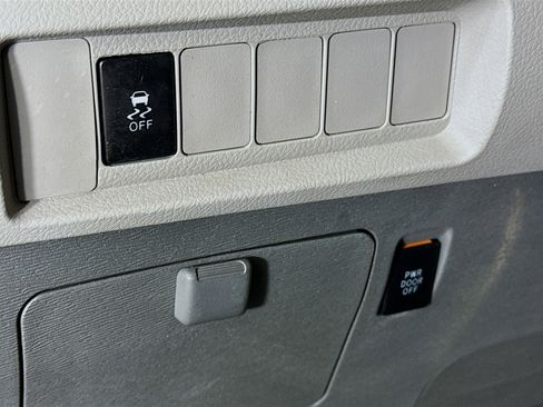 Used 2016 Toyota Sienna LE FWD image 17