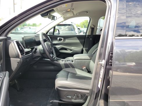 Used 2024 Kia Sorento S FWD image 19
