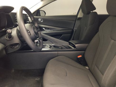 Used 2022 Hyundai Elantra SE FWD image 17
