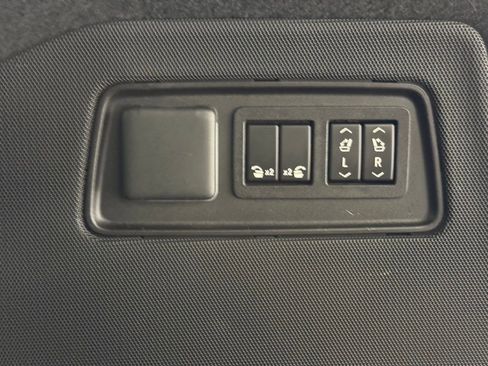 Used 2022 Cadillac Escalade Premium Luxury w/ Performance Package image 27