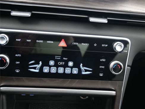 Used 2025 Genesis GV80 2.5T Select image 11