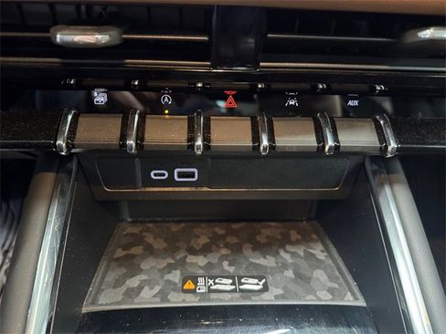 Used 2024 GMC Canyon AT4 w/ AT4 Premium Package image 16