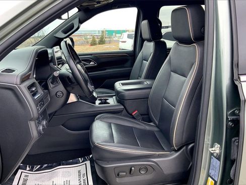 Used 2023 Chevrolet Suburban Premier image 9