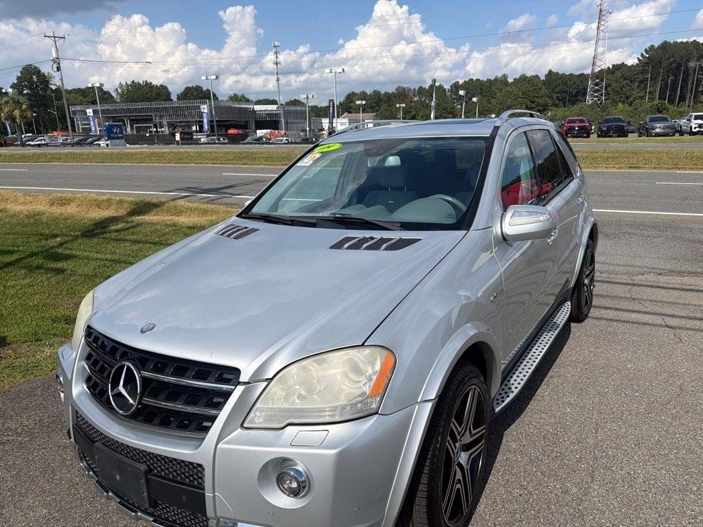 Used 2009 Mercedes-Benz ML 63 AMG 4MATIC image 4