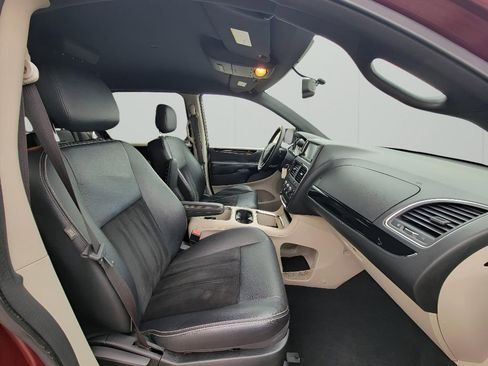 Used 2017 Dodge Grand Caravan SXT FWD image 35