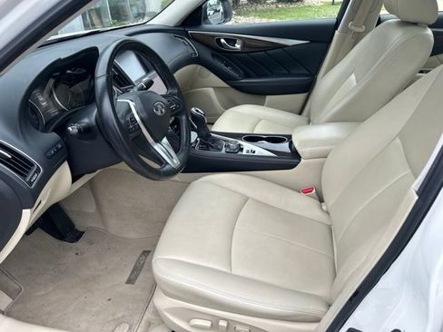 Used 2019 INFINITI Q50 Luxe w/ Essential Package (3.0T Luxe) AWD/4WD image 3