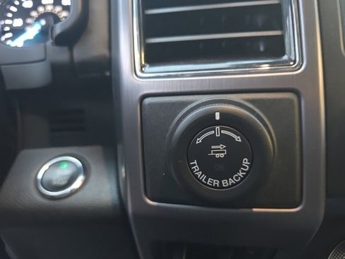 Used 2020 Ford Expedition Platinum image 25