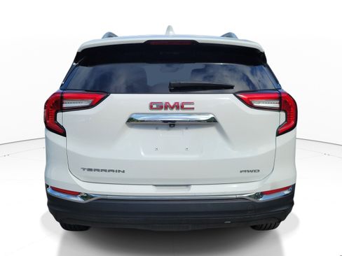 Used 2024 GMC Terrain SLT AWD/4WD image 5