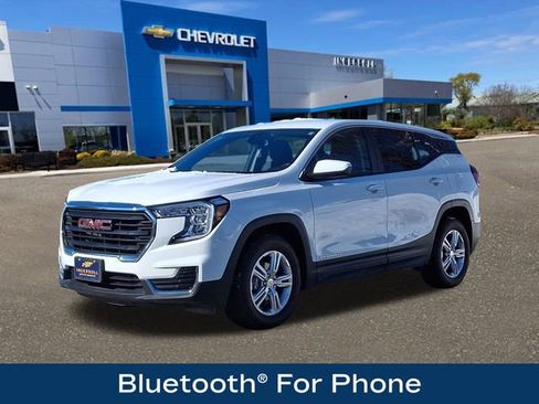 Used 2024 GMC Terrain SLE image 4
