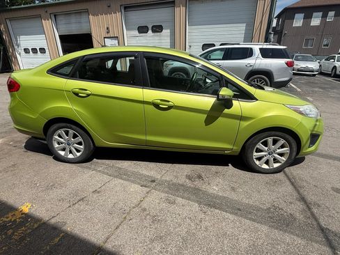 Used 2013 Ford Fiesta SE FWD image 4