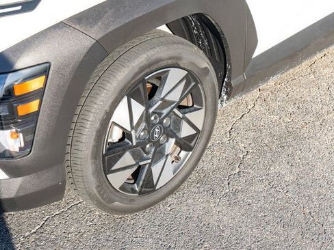 Used 2025 Hyundai Kona SEL image 9