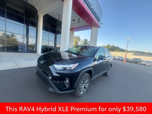 Used 2023 Toyota RAV4 XLE Premium AWD/4WD image 16
