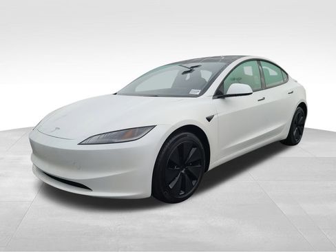 Used 2025 Tesla Model 3 image 1