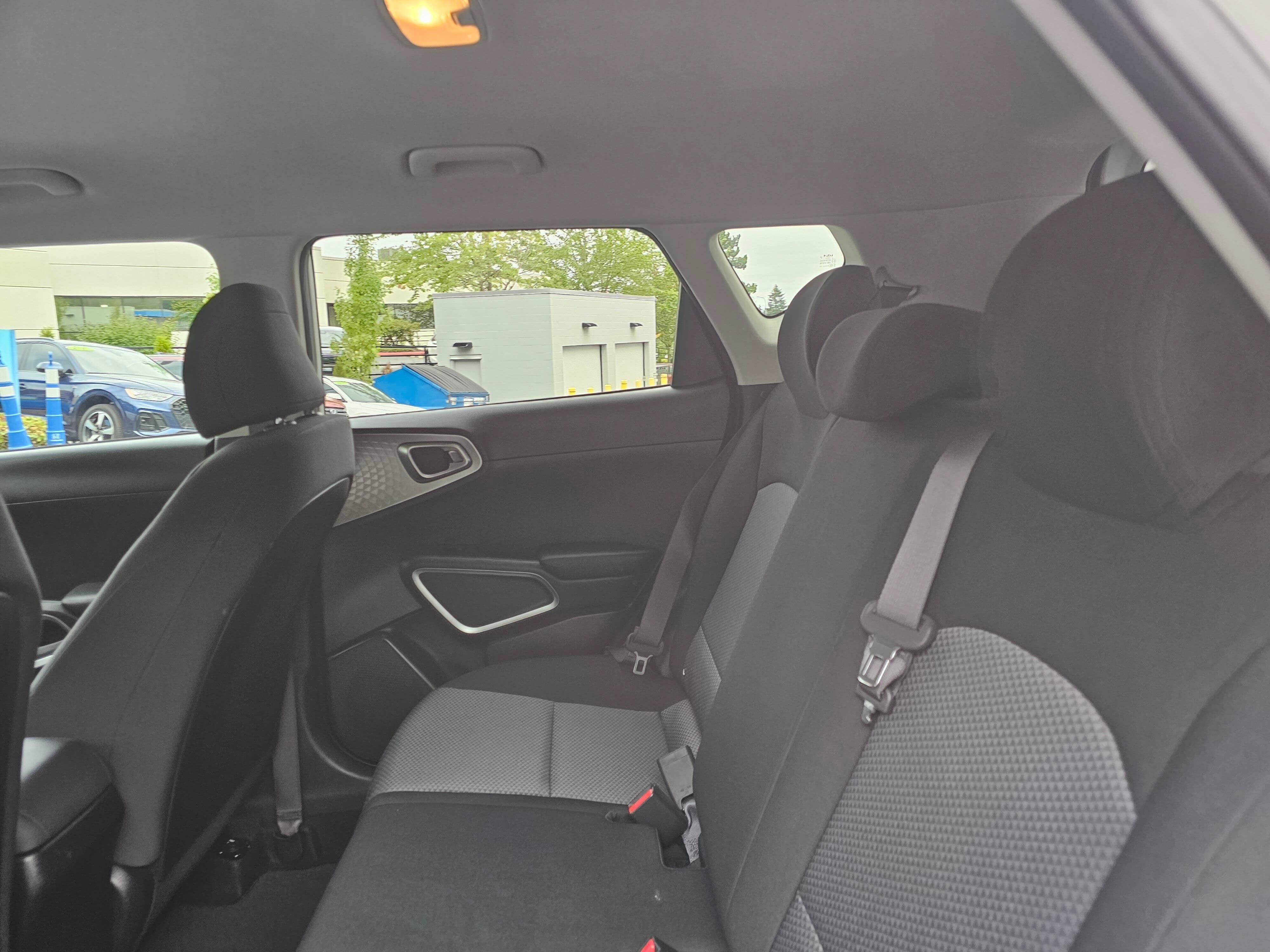 Used 2023 Kia Soul LX w/ LX Technology Package FWD image 18