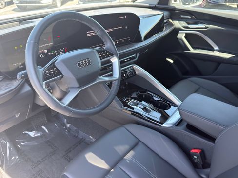 Used 2025 Audi Q5 Premium w/ Premium Plus AWD/4WD image 11