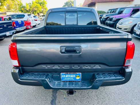 Used 2016 Toyota Tacoma SR5 RWD image 8