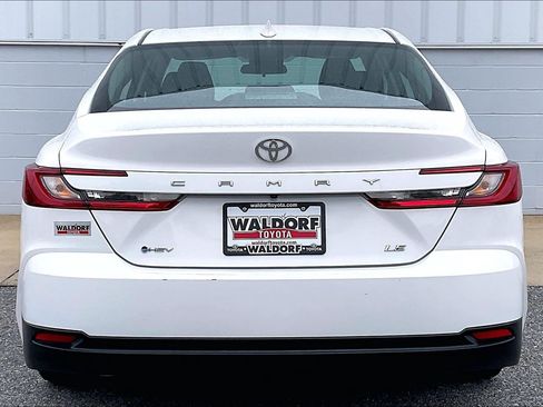Used 2025 Toyota Camry LE FWD image 5