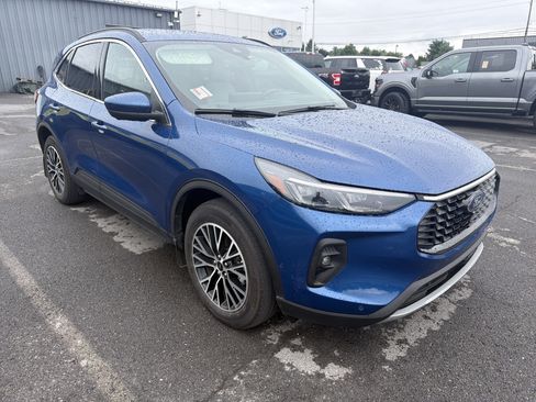 Certified 2023 Ford Escape SE w/ PHEV Premium Package FWD image 32