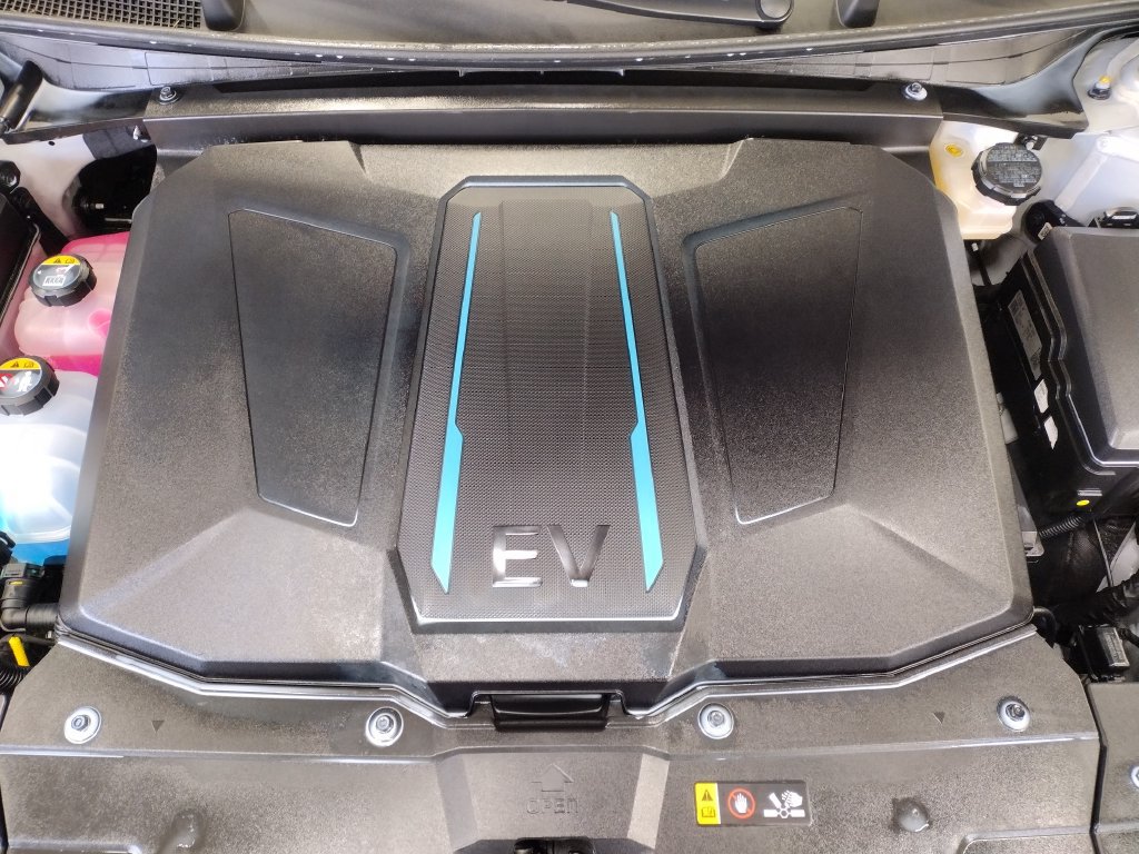 Certified 2024 Hyundai Ioniq 5 SEL AWD/4WD image 8