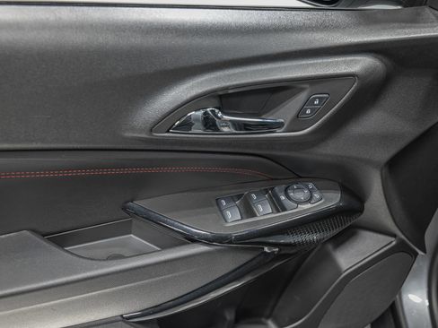 Used 2024 Chevrolet Trax RS w/ Sunroof Package FWD image 13