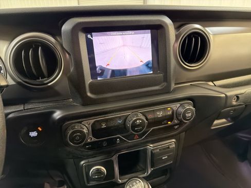 Used 2022 Jeep Gladiator Sport w/ Trailer Tow Package image 18