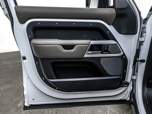 Used 2020 Land Rover Defender 110 HSE image 21