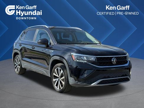 Used 2023 Volkswagen Taos SE w/ Panoramic Sunroof Package AWD/4WD image 1