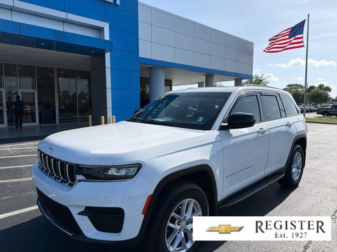 Used 2024 Jeep Grand Cherokee Laredo X w/ Luxury Tech Group I RWD image 1