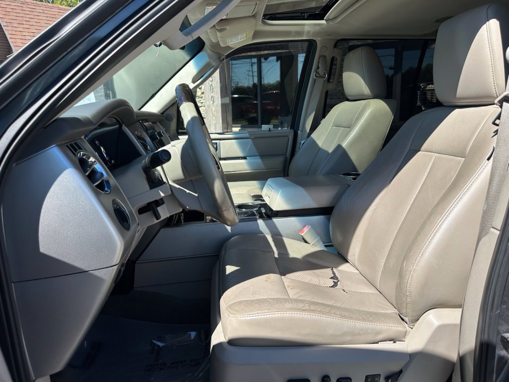 Used 2014 Ford Expedition Limited w/ Equipment Group 301A RWD image 16