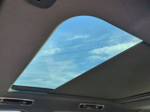 Certified 2024 Land Rover Range Rover SE image 18