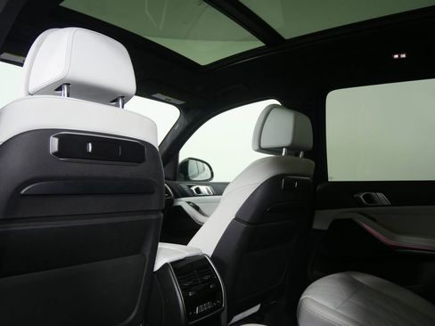 Used 2024 BMW X7 xDrive40i w/ M Sport Package AWD/4WD image 15