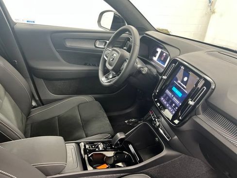 Used 2023 Volvo XC40 B5 Ultimate w/ Climate Package AWD/4WD image 24