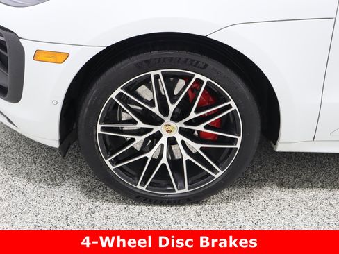 Used 2024 Porsche Macan GTS image 11