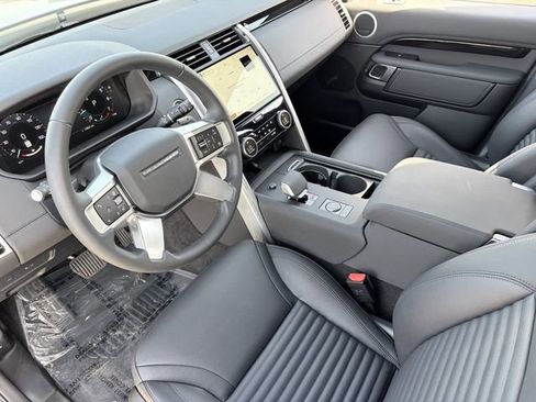 Used 2025 Land Rover Discovery S AWD/4WD image 5