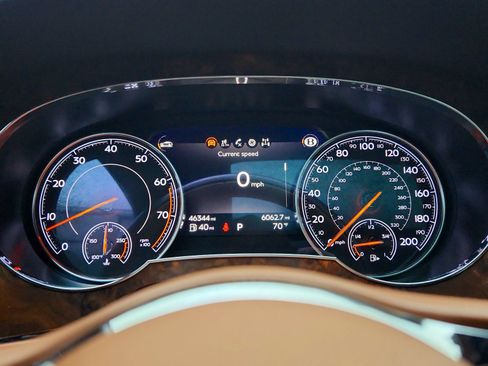 Used 2017 Bentley Bentayga AWD/4WD image 19