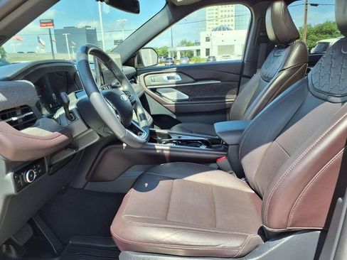 Used 2025 Ford Explorer Platinum w/ Ultimate Package RWD image 4