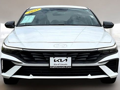 Used 2025 Hyundai Elantra SEL w/ Cargo Package FWD image 2