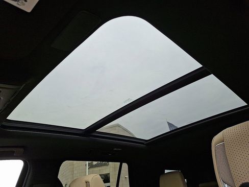 Certified 2023 Cadillac Escalade Premium Luxury image 17