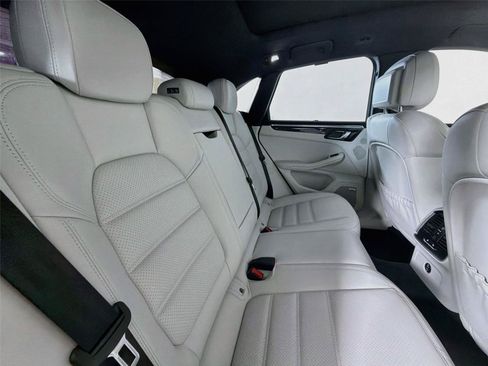 Certified 2026 Porsche Macan GTS AWD/4WD image 27