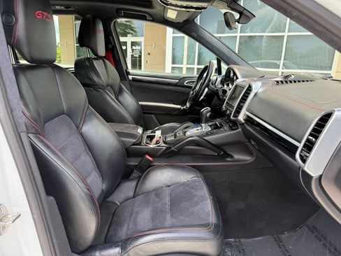 Used 2016 Porsche Cayenne GTS AWD/4WD image 33