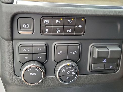 Certified 2025 Chevrolet Tahoe High Country w/ Sun And Tow Package AWD/4WD image 21