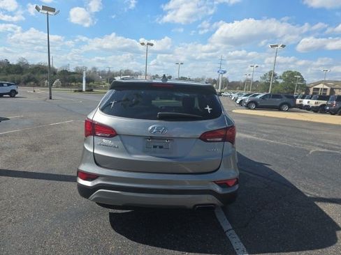Used 2017 Hyundai Santa Fe Sport image 4