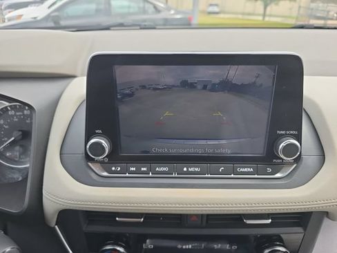 Used 2023 Nissan Rogue SV FWD image 10