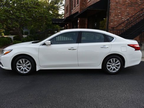 Used 2017 Nissan Altima 2.5 S w/ Power Driver Seat Package FWD image 4