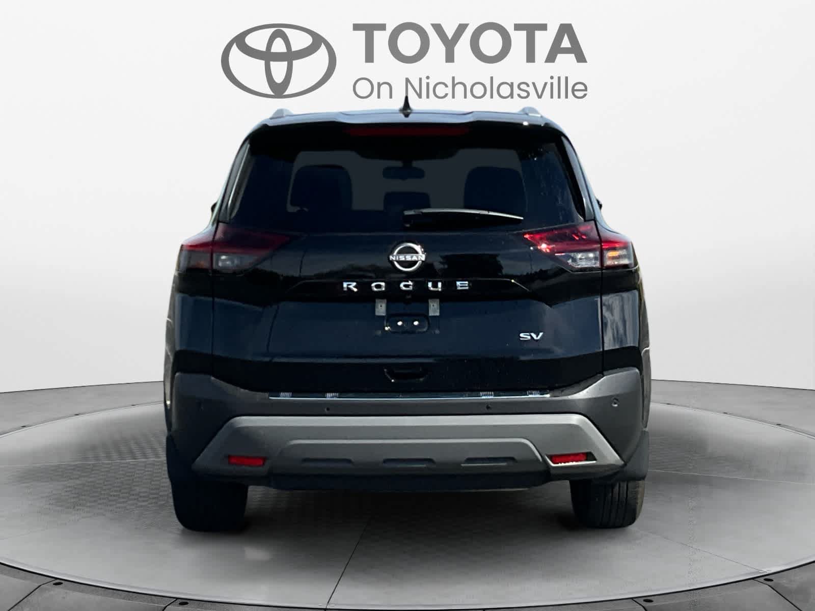 Used 2023 Nissan Rogue SV w/ SV Premium B Package FWD image 4