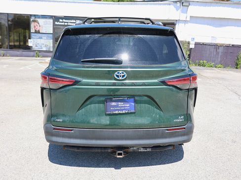 Used 2021 Toyota Sienna LE AWD/4WD image 6