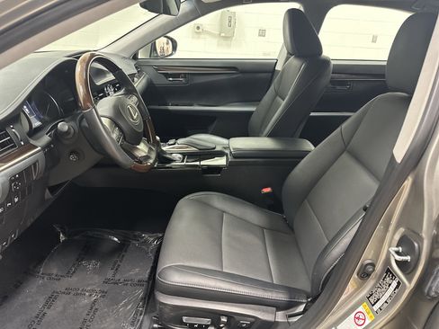 Used 2018 Lexus ES 350 w/ Navigation System Package image 16
